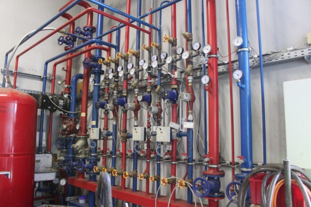 heat distribution piping system