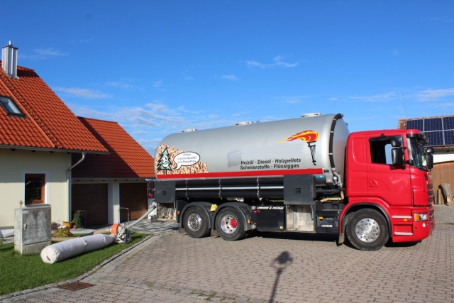 pellet delivery truck